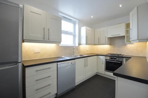 3 bedroom maisonette to rent, Victoria Road, Surbiton