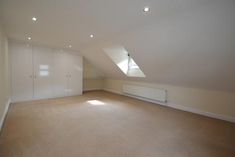 3 bedroom maisonette to rent, Victoria Road, Surbiton