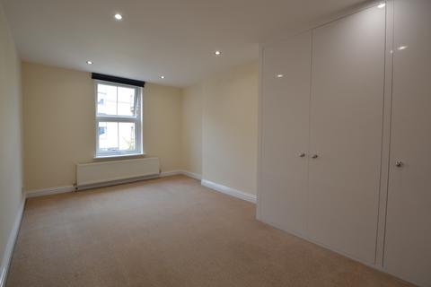 3 bedroom maisonette to rent, Victoria Road, Surbiton