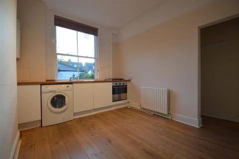 Studio to rent, St Leonards Road, Surbiton