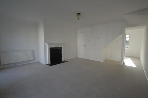3 bedroom terraced house to rent, Avenue Elmers
