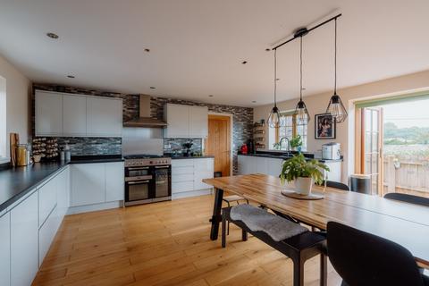 10 Barton Court, Copplestone, Crediton, EX17 5DW