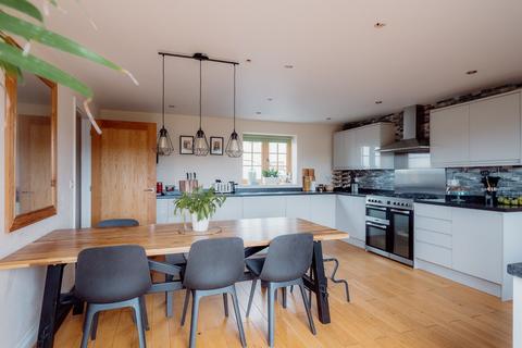 10 Barton Court, Copplestone, Crediton, EX17 5DW