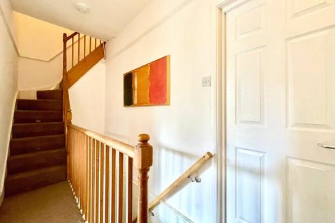 3 bedroom terraced house to rent, Donnington Gardens, Reading, Berkshire, RG1