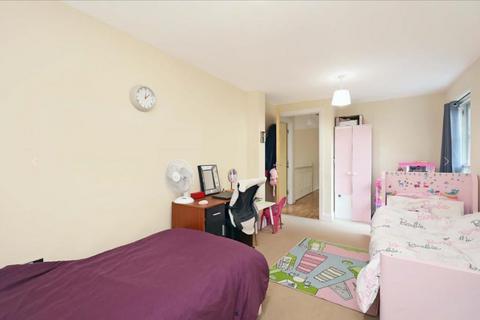 2 bedroom flat for sale, Pulteney Close, Isleworth, TW7
