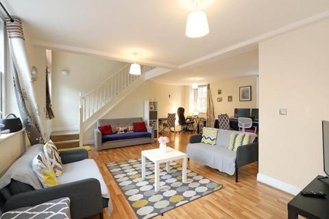 2 bedroom flat for sale, Pulteney Close, Isleworth, TW7