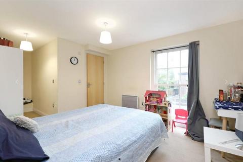 2 bedroom flat for sale, Pulteney Close, Isleworth, TW7