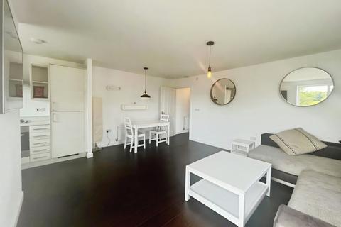 2 bedroom apartment to rent, Redwood Avenue, South Shields