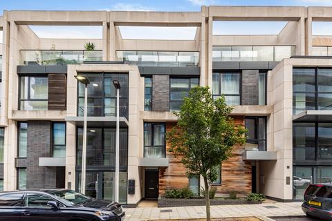3 bedroom flat to rent, Hawthorne Crescent London SE10