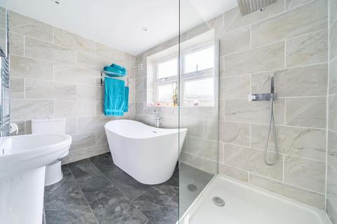 73 Angus Close, Chessington, KT9 2BN