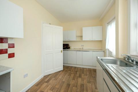 37 Fraser Crescent, Edinburgh, EH5 2AJ