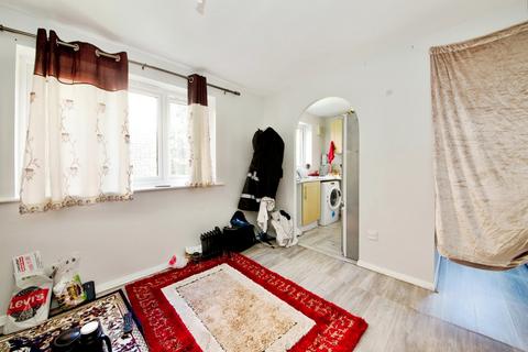 Studio for sale, Linnet Way, Purfleet-on-Thames RM19