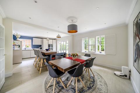 14 Redwing Gardens, West Byfleet, KT14 6QJ