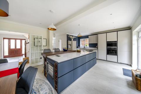 14 Redwing Gardens, West Byfleet, KT14 6QJ
