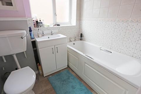 1 bedroom flat for sale, Ibscott Close, Dagenham, RM10