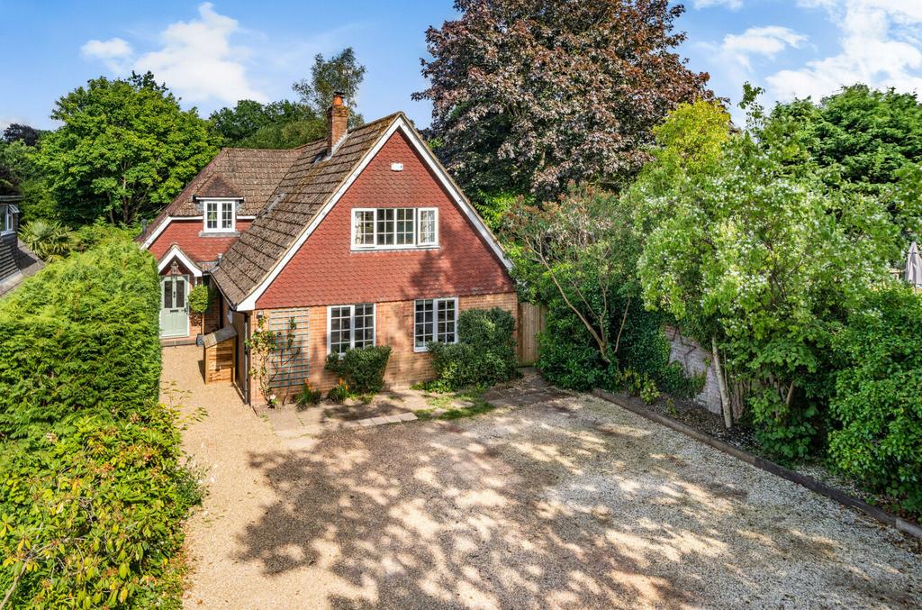 Rowledge High Street, Rowledge, Farnham... 4 bed detached house - £1,150,000