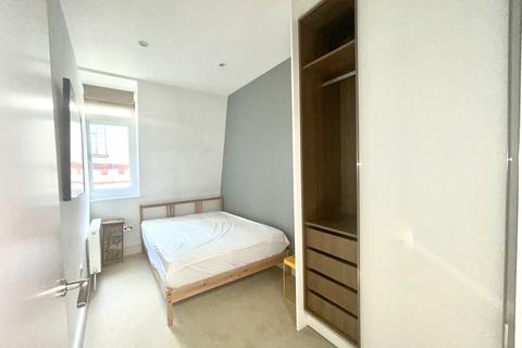 3 bedroom terraced house to rent, Rampart Street, London, E1