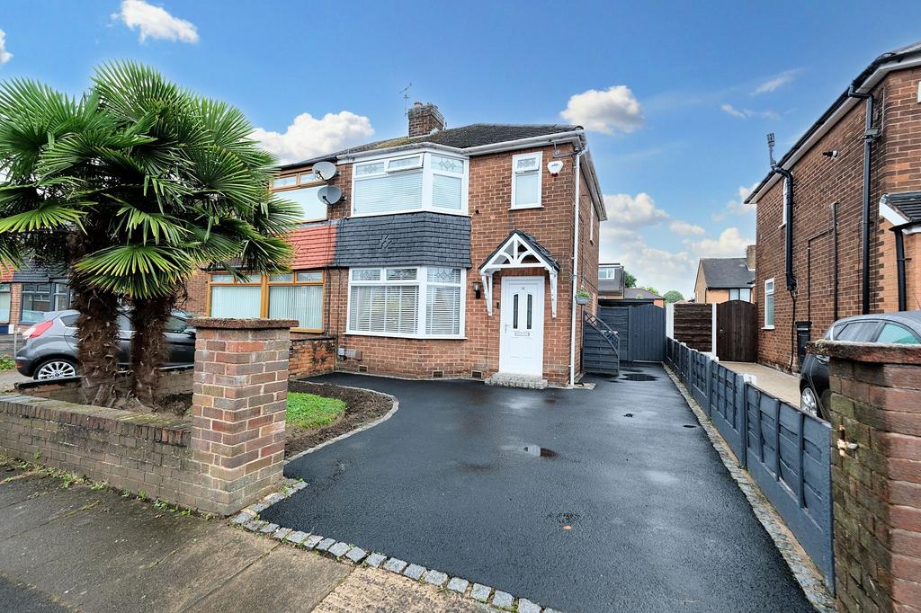 Breck Road, Eccles, M30 2 bed semidetached house for sale £240,000