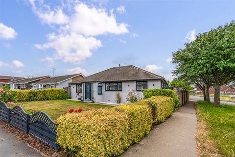 2 bedroom bungalow for sale, White Horses Way, Littlehampton, West Sussex, BN17