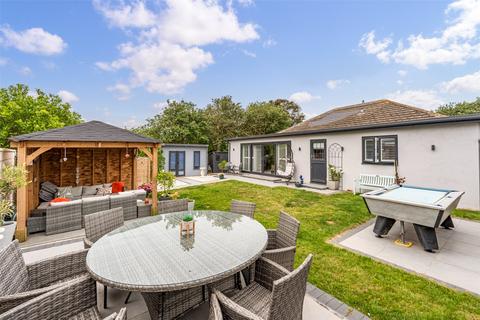 2 bedroom bungalow for sale, White Horses Way, Littlehampton, West Sussex, BN17