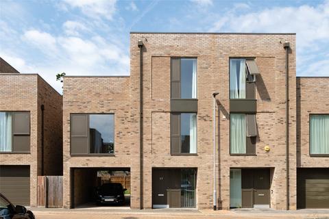 4 bedroom terraced house to rent, Brook End Close, Trumpington, Cambridge, Cambridgeshire
