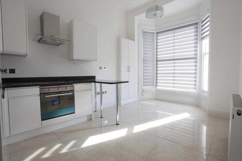 3 bedroom apartment to rent, North End Road, London