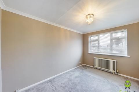 3 bedroom end of terrace house to rent, 13 Paddock Road, Bexleyheath