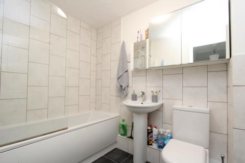 9 Simms Gardens, London, N2 8HT