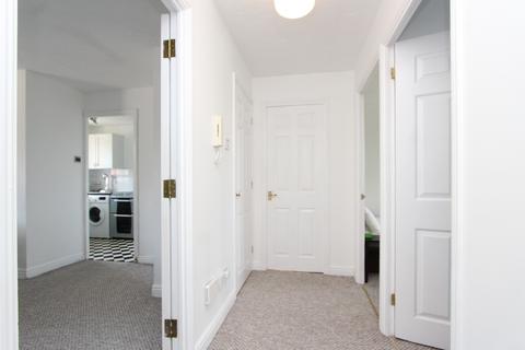 9 Simms Gardens, London, N2 8HT