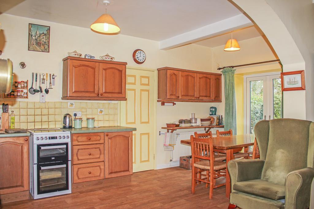 Kitchen 2.JPG