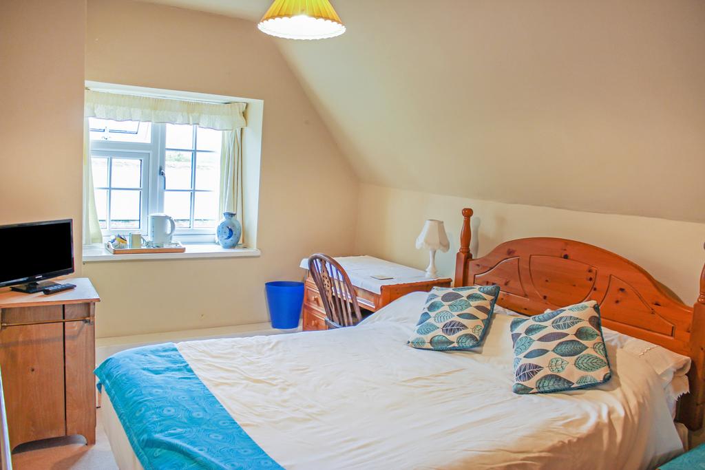Bed 3.JPG