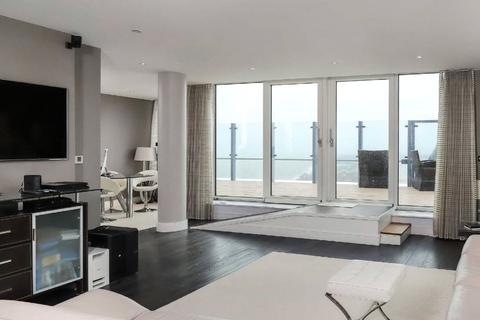 2 bedroom penthouse to rent, Portsmouth Harbour, Hampshire, PO1