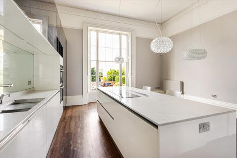 3 bedroom flat for sale, Montpellier House, Suffolk Square, Cheltenham, Gloucestershire, GL50