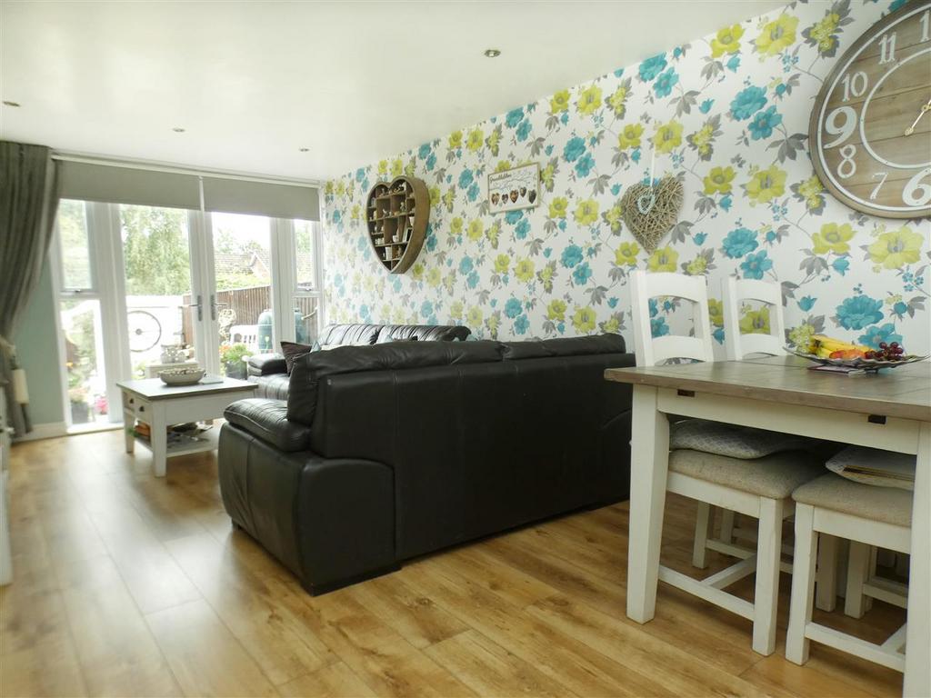 Lounge/Dining Room