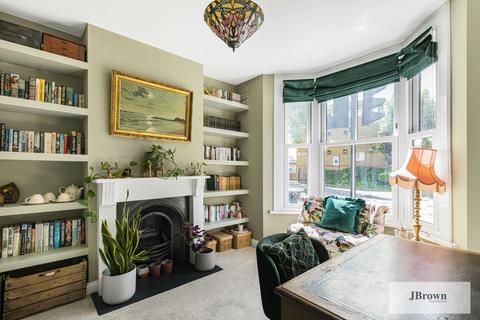 62 Eastway, London, E9 5JH
