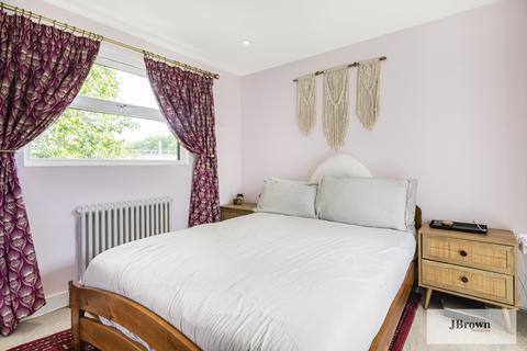 62 Eastway, London, E9 5JH