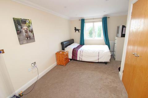 3 bedroom flat for sale, St Kitts Drive, Eastbourne, BN23 5TL