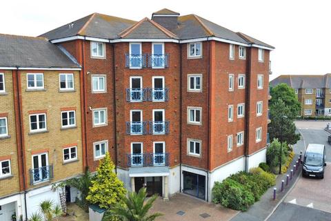 3 bedroom flat for sale, St Kitts Drive, Eastbourne, BN23 5TL