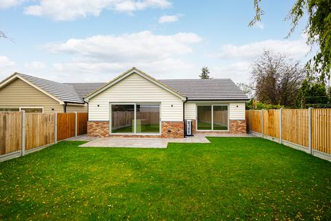 2 bedroom detached bungalow for sale, Runwell Road, Wickford, SS11