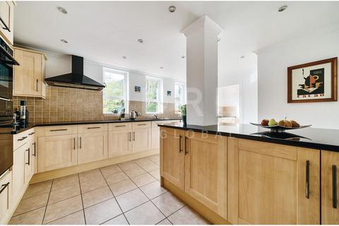 4 bedroom detached house for sale, Totteridge Village, London, N20