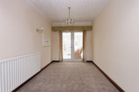 3 bedroom end of terrace house to rent, Chalfont Place, Stourbridge, DY9