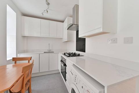 1 bedroom flat to rent, Millbrooke Court, East Putney, London, SW15
