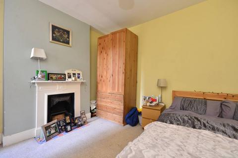 2 bedroom flat to rent, Fulham Road, Parsons Green, London, SW6