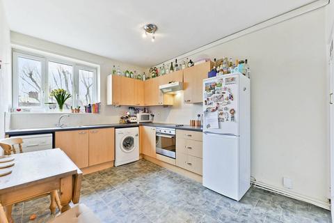 3 bedroom flat to rent, Gravenel Gardens, Tooting, London, SW17
