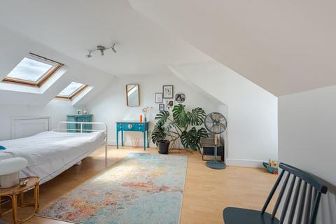 4 bedroom terraced house for sale, Ramsden Road, London SW12