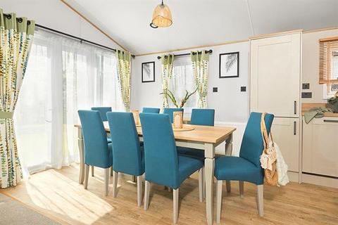 2 bedroom lodge for sale, Hendra Croft Newquay