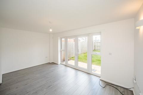 3 bedroom semi-detached house to rent, Southbourne Street, Salford M6