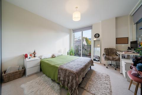 2 bedroom apartment to rent, Grant House, London