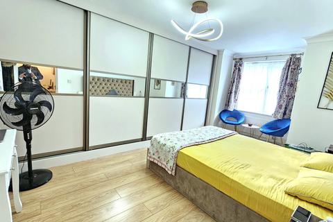 6 Sangam Close, Southall, UB2 5JB