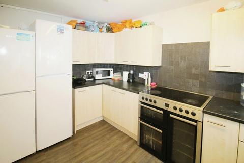 1 bedroom terraced house to rent, BILLS INCLUDED: Greyshiels Avenue, Headingley, Leeds, LS6